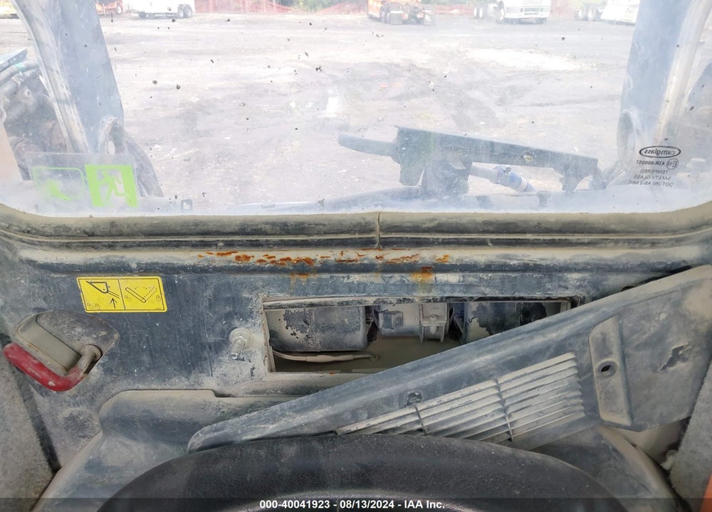 2018 JOHN DEERE 330G VIN: 1T0330GKHHF319281