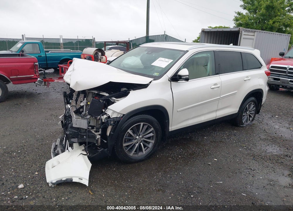 2019 TOYOTA HIGHLANDER XLE VIN: 5TDJZRFHXKS597511