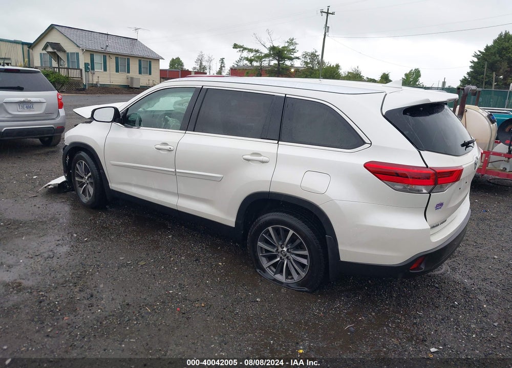 2019 TOYOTA HIGHLANDER XLE VIN: 5TDJZRFHXKS597511
