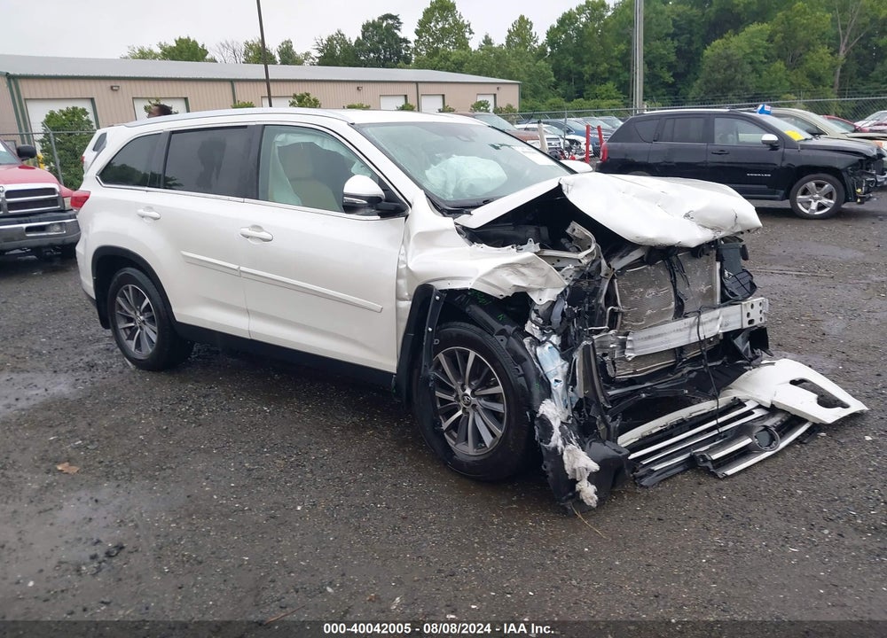 2019 TOYOTA HIGHLANDER XLE VIN: 5TDJZRFHXKS597511