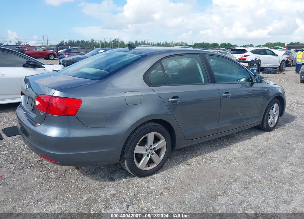 2012 VOLKSWAGEN JETTA 2.0L TDI VIN: 3VW3L7AJXCM398336
