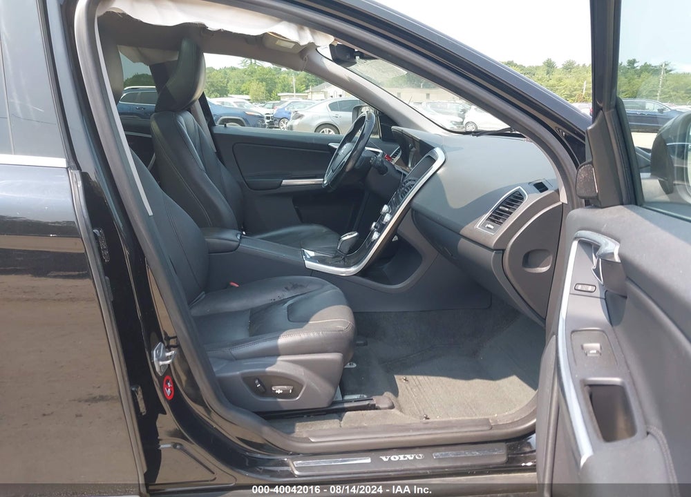 2016 VOLVO XC60 T5 PREMIER VIN: YV4612RK2G2788850