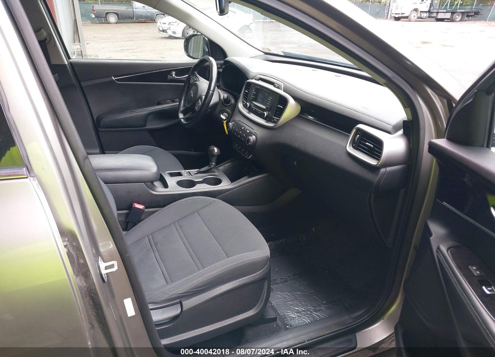 2016 KIA SORENTO 2.4L LX VIN: 5XYPGDA30GG044160