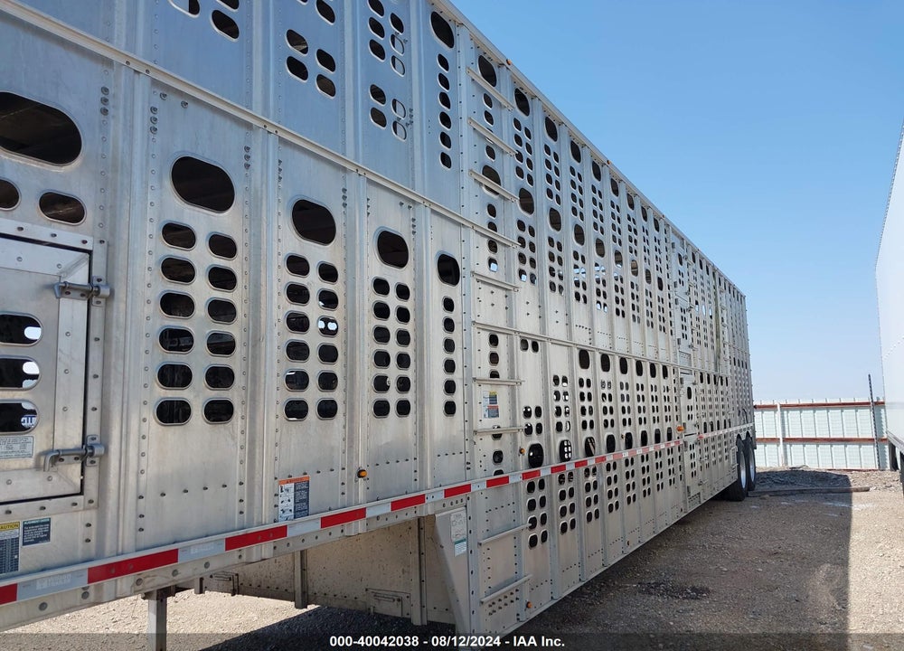2017 WILSON TRAILER CO CATTLE TRAILER VIN: 1W16502A2H5552623