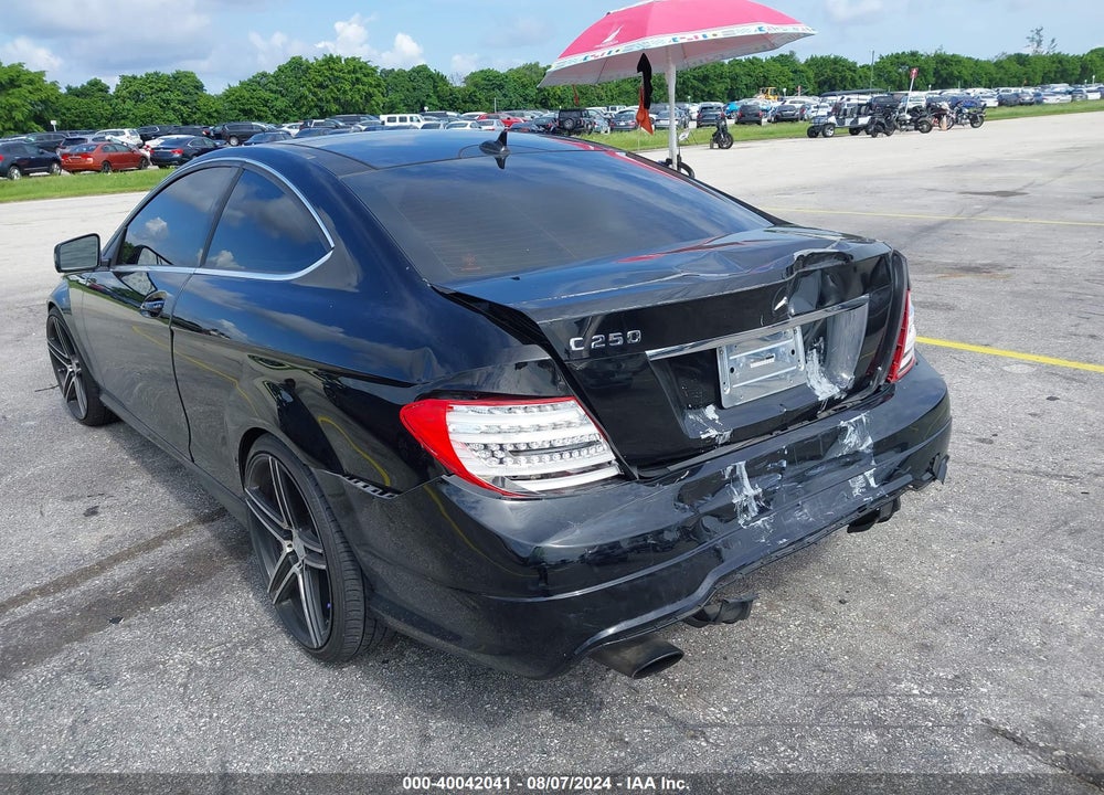 2015 MERCEDES-BENZ C 250 VIN: WDDGJ4HB6FG417542