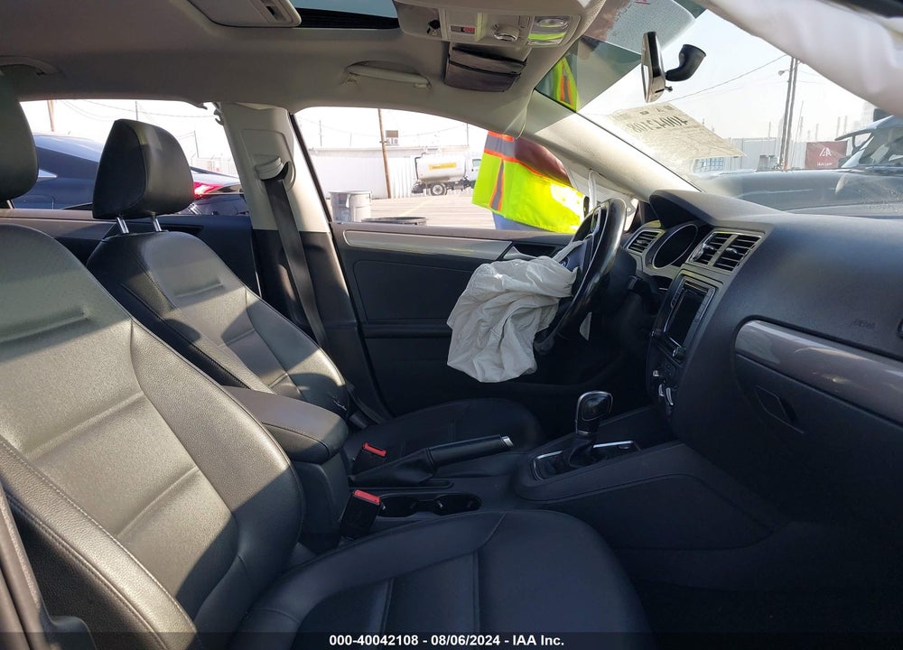 2018 VOLKSWAGEN JETTA 1.4T SE/1.4T WOLFSBURG EDITION VIN: 3VWDB7AJ7JM221005