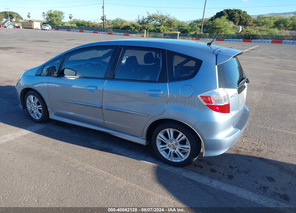 2011 HONDA FIT SPORT VIN: JHMGE8H5XBC020030