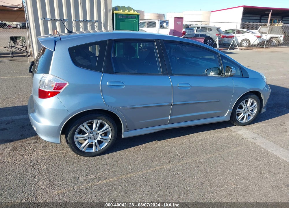 2011 HONDA FIT SPORT VIN: JHMGE8H5XBC020030