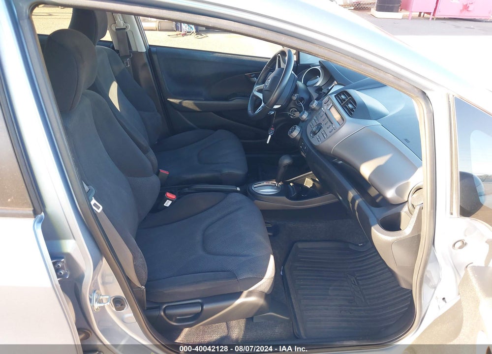 2011 HONDA FIT SPORT VIN: JHMGE8H5XBC020030