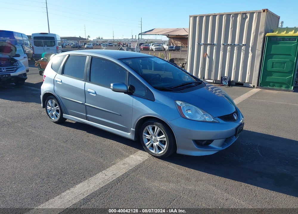 2011 HONDA FIT SPORT VIN: JHMGE8H5XBC020030