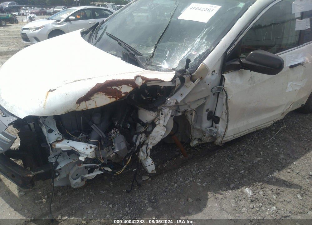 2014 HONDA CR-V LX VIN: 2HKRM3H30EH004748
