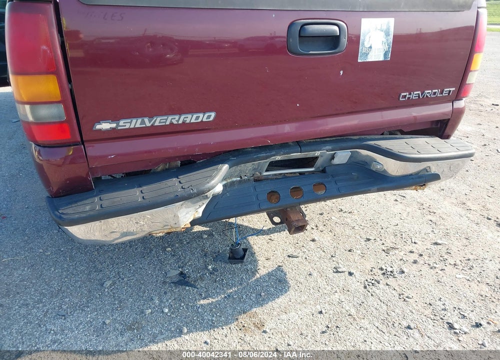 2000 CHEVROLET SILVERADO 1500 VIN: 2GCEC19T8Y1335233