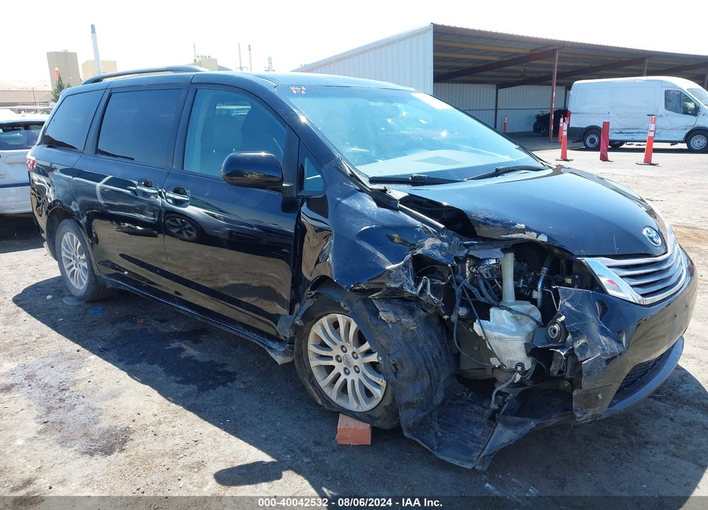 2015 TOYOTA SIENNA XLE PREMIUM 8 PASSENGER VIN: 5TDYK3DC3FS558675