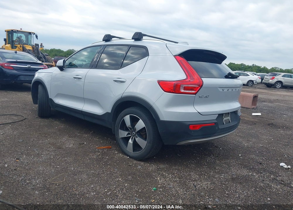 2020 VOLVO XC40 T5 MOMENTUM VIN: YV4162UK8L2316570