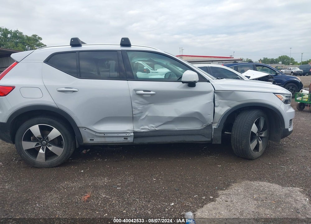 2020 VOLVO XC40 T5 MOMENTUM VIN: YV4162UK8L2316570