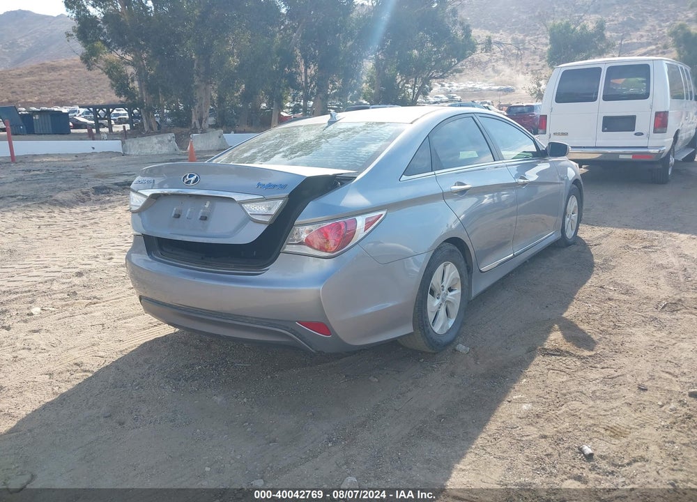 2015 HYUNDAI SONATA HYBRID VIN: KMHEC4A46FA120020