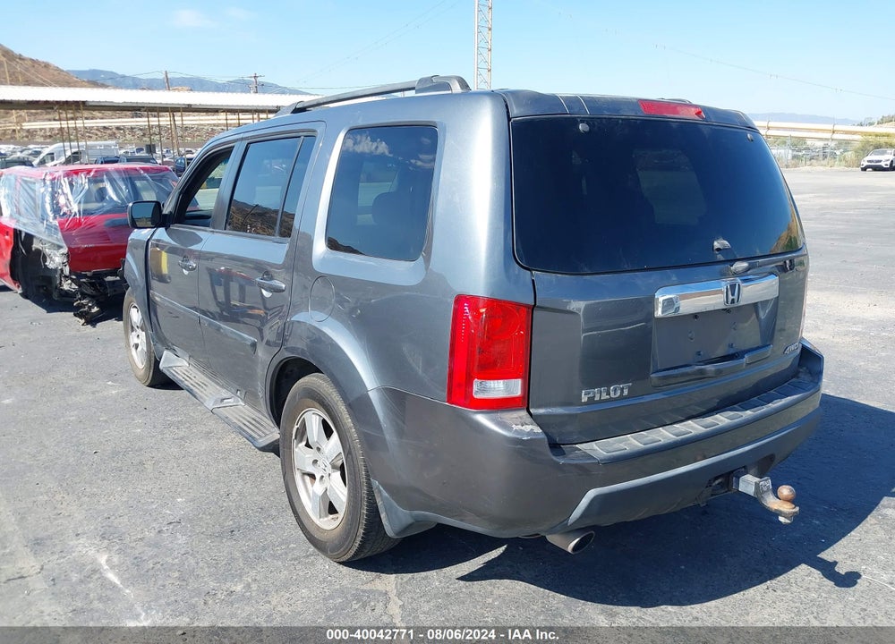 2011 HONDA PILOT EX-L VIN: 5FNYF4H73BB003666