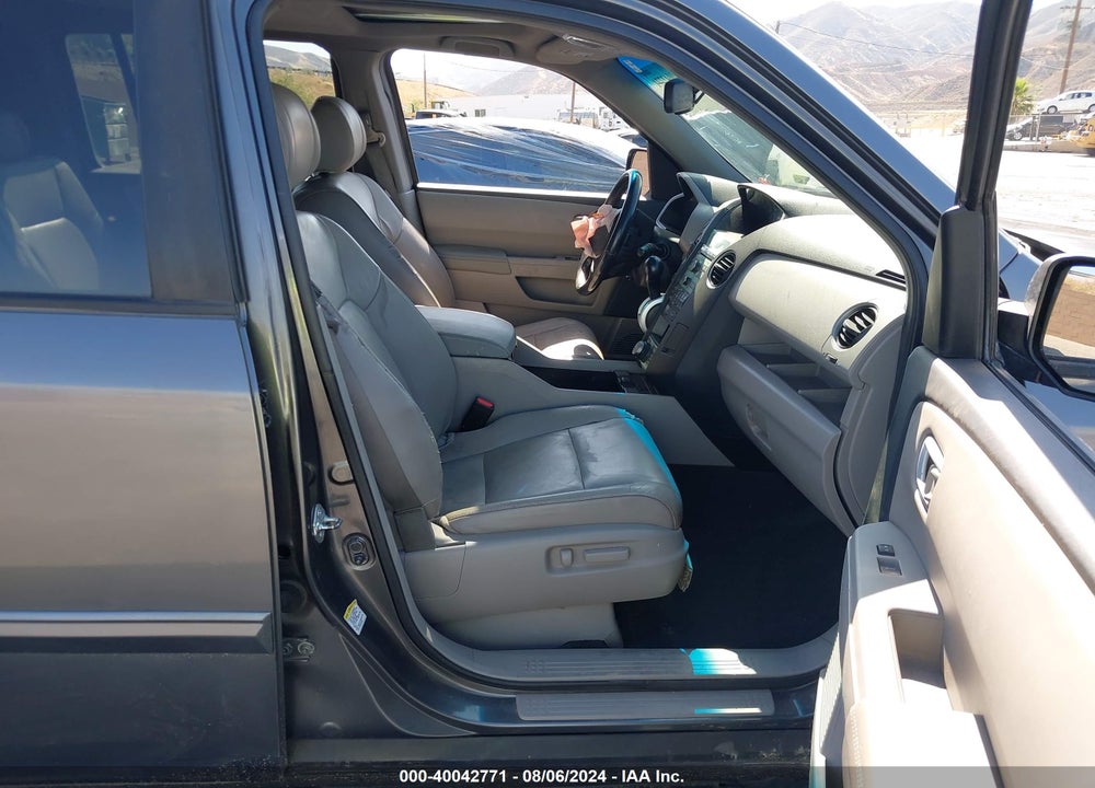 2011 HONDA PILOT EX-L VIN: 5FNYF4H73BB003666