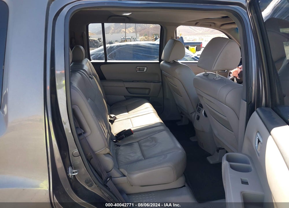 2011 HONDA PILOT EX-L VIN: 5FNYF4H73BB003666