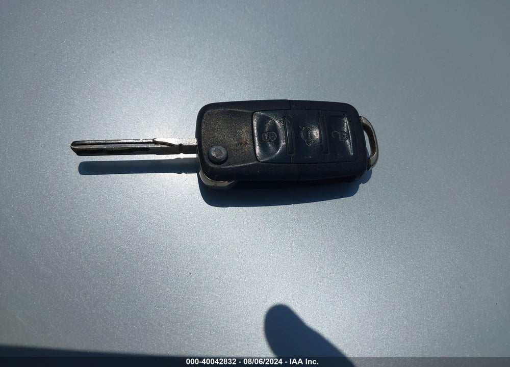 2010 VOLKSWAGEN TIGUAN SE VIN: WVGAV7AX7AW501729