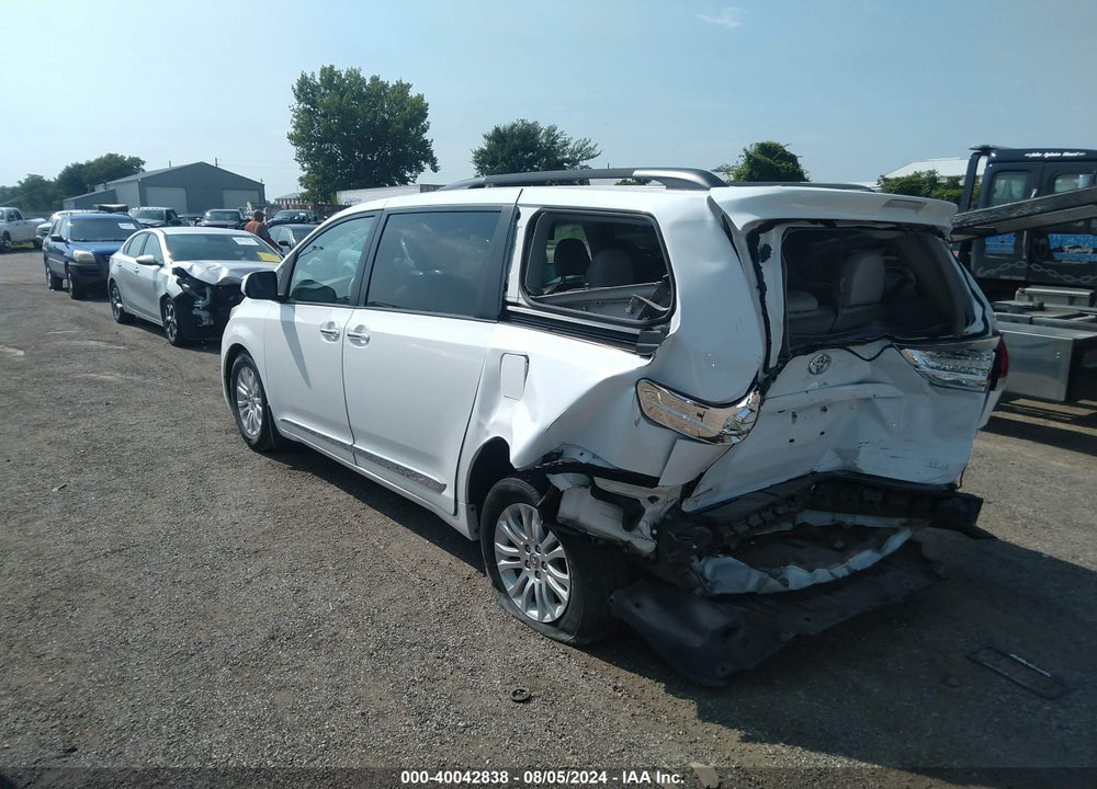 2012 TOYOTA SIENNA XLE V6 8 PASSENGER VIN: 5TDYK3DC4CS278663