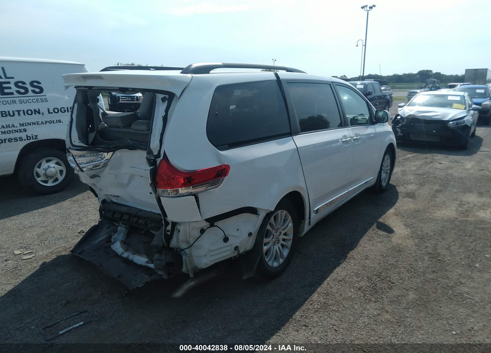 2012 TOYOTA SIENNA XLE V6 8 PASSENGER VIN: 5TDYK3DC4CS278663