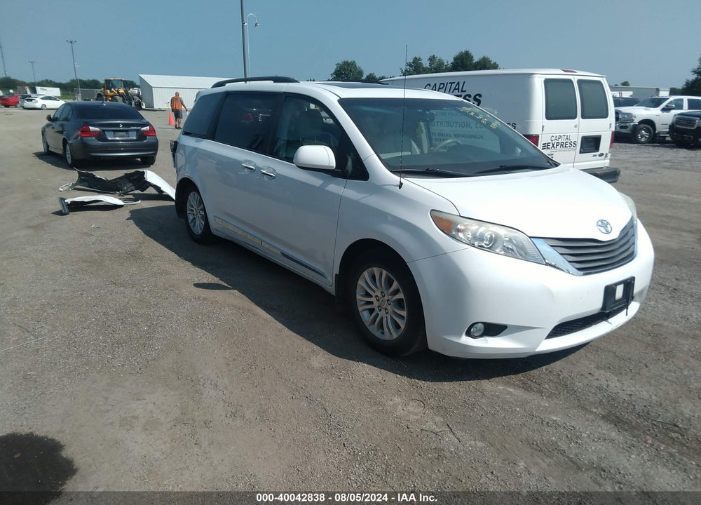 2012 TOYOTA SIENNA XLE V6 8 PASSENGER VIN: 5TDYK3DC4CS278663