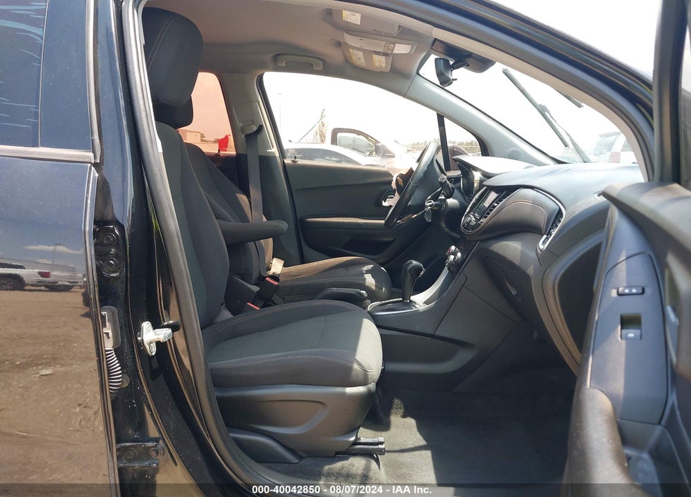 2019 CHEVROLET TRAX LS VIN: 3GNCJKSB7KL117818