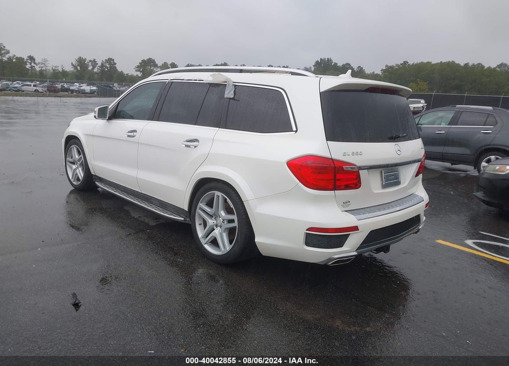 2015 MERCEDES-BENZ GL 550 4MATIC VIN: 4JGDF7DE9FA442143