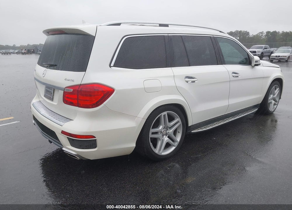 2015 MERCEDES-BENZ GL 550 4MATIC VIN: 4JGDF7DE9FA442143