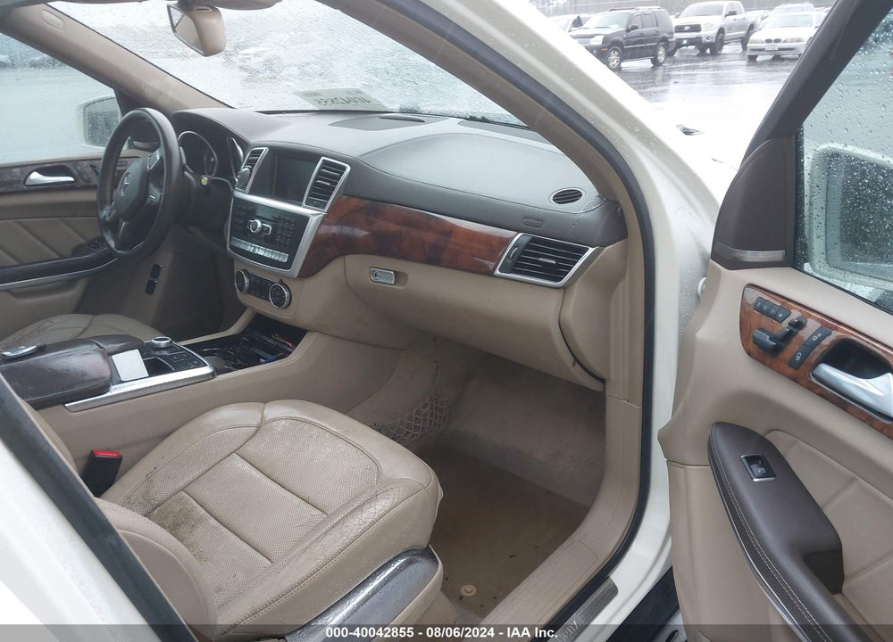 2015 MERCEDES-BENZ GL 550 4MATIC VIN: 4JGDF7DE9FA442143