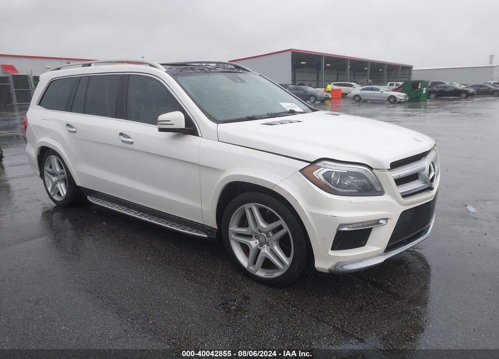 2015 MERCEDES-BENZ GL 550 4MATIC VIN: 4JGDF7DE9FA442143