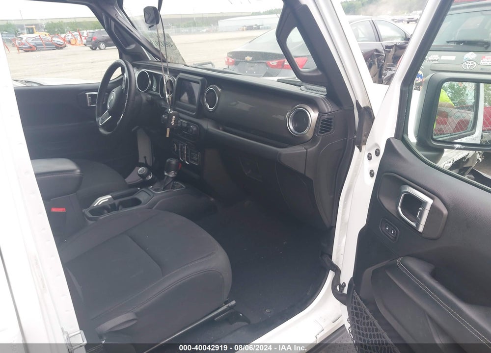 2018 JEEP WRANGLER UNLIMITED SAHARA 4X4 VIN: 1C4HJXEG0JW132365