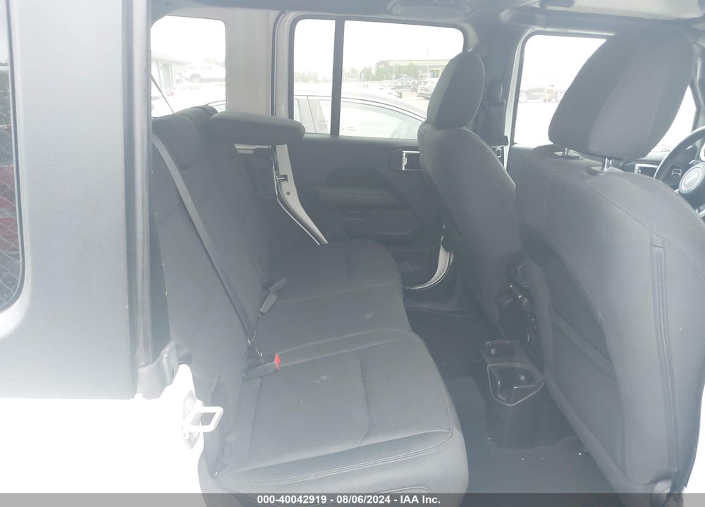 2018 JEEP WRANGLER UNLIMITED SAHARA 4X4 VIN: 1C4HJXEG0JW132365