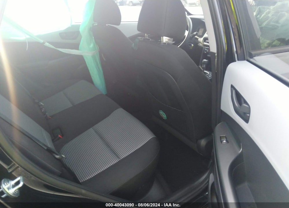 2018 HYUNDAI KONA SE VIN: KM8K1CAA4JU076678