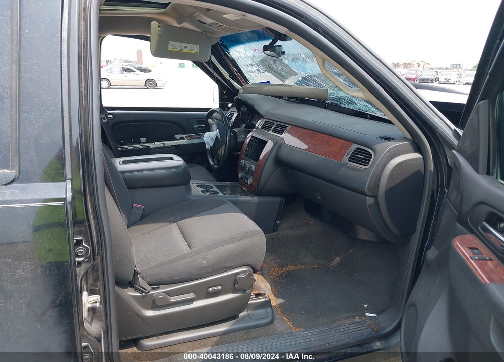 2011 CHEVROLET TAHOE LS VIN: 1GNSCAE04BR275942