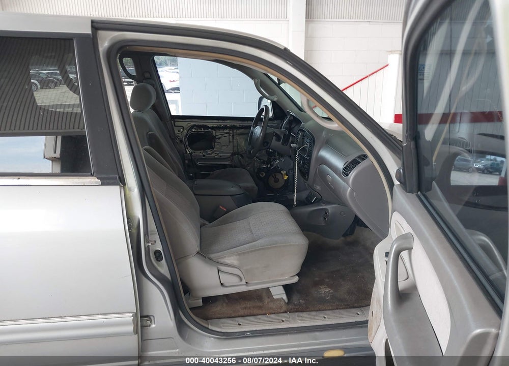 2004 TOYOTA TUNDRA SR5 V8 VIN: 5TBET341X4S444693