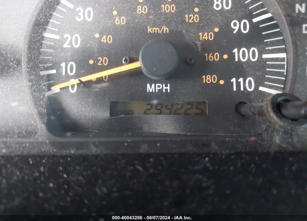2004 TOYOTA TUNDRA SR5 V8 VIN: 5TBET341X4S444693