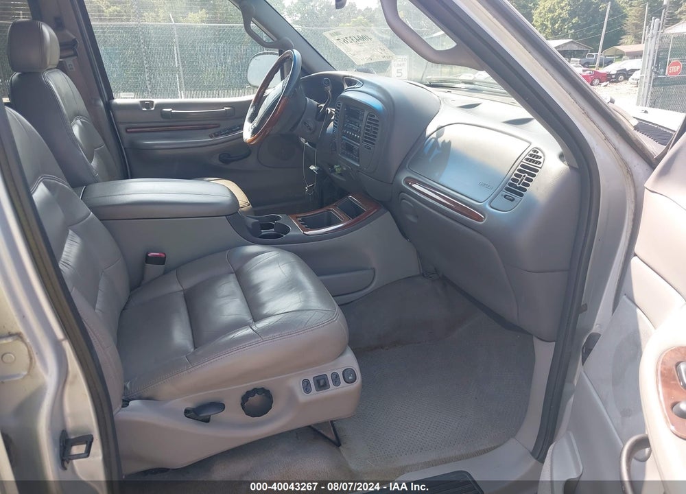 2000 LINCOLN NAVIGATOR VIN: 5LMPU28A8YLJ00197