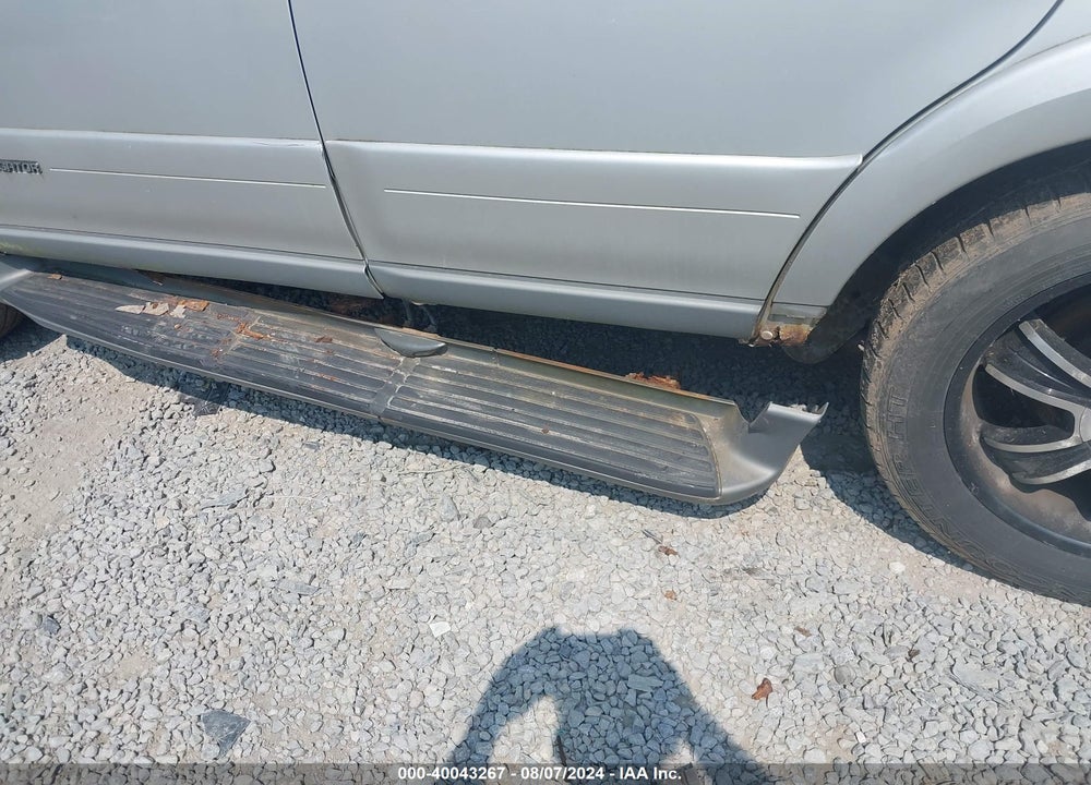 2000 LINCOLN NAVIGATOR VIN: 5LMPU28A8YLJ00197