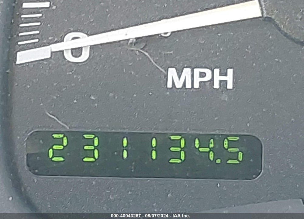 2000 LINCOLN NAVIGATOR VIN: 5LMPU28A8YLJ00197