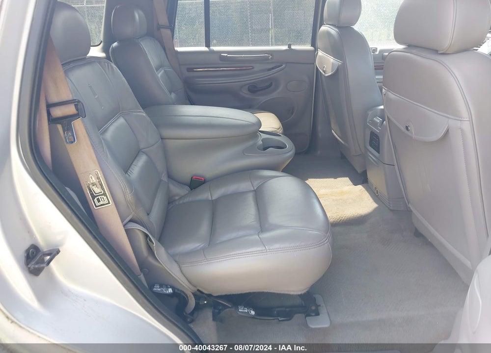 2000 LINCOLN NAVIGATOR VIN: 5LMPU28A8YLJ00197