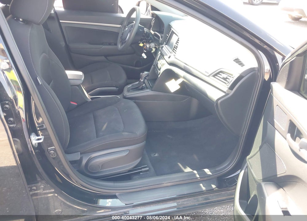 2018 HYUNDAI ELANTRA SE VIN: 5NPD74LF4JH376323