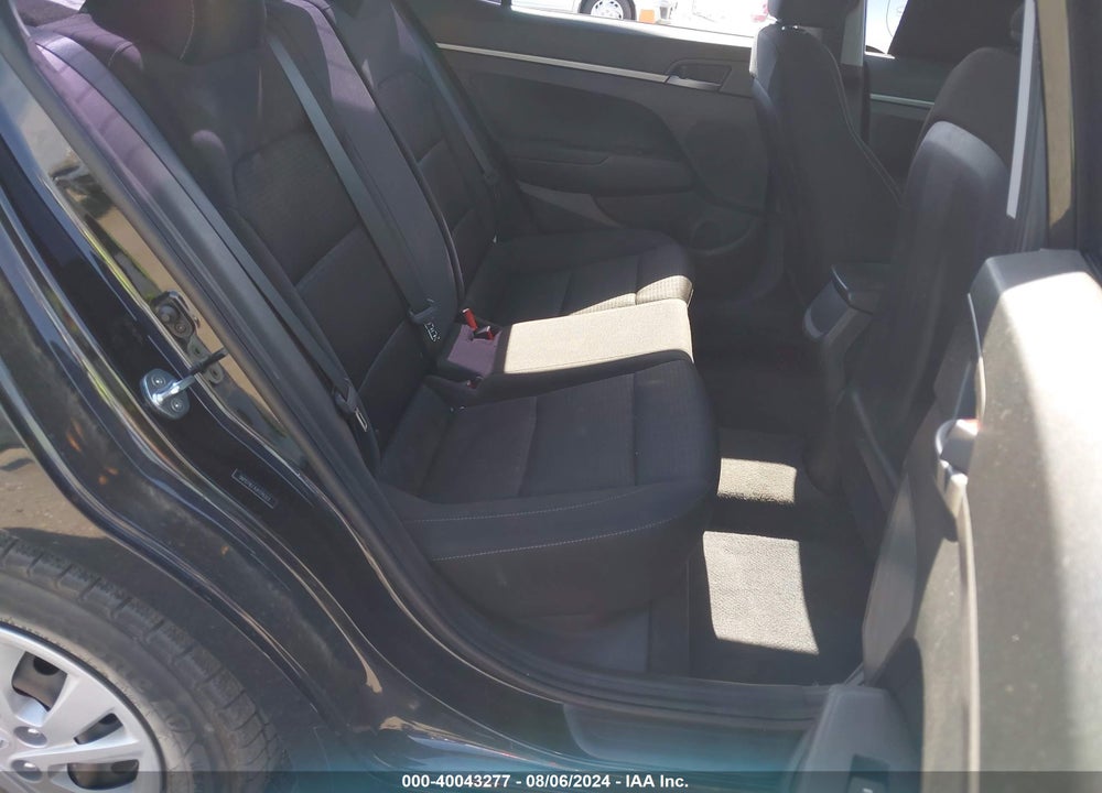 2018 HYUNDAI ELANTRA SE VIN: 5NPD74LF4JH376323