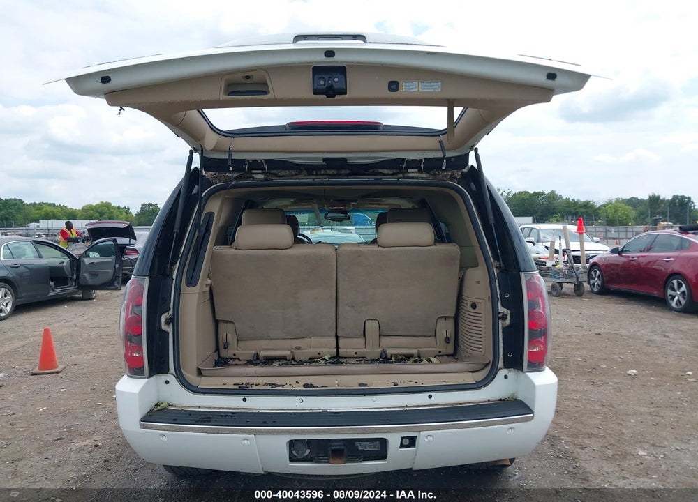 2007 GMC YUKON DENALI VIN: 1GKFK63877J154920