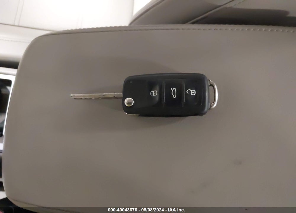 2012 VOLKSWAGEN PASSAT 2.0L TDI SE VIN: 1VWBN7A34CC051044