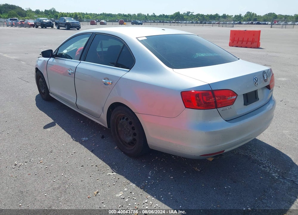 2013 VOLKSWAGEN JETTA 2.5L SE VIN: 3VWDP7AJ4DM380795