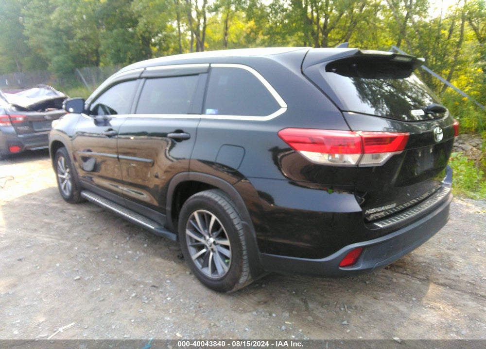 2019 TOYOTA HIGHLANDER XLE VIN: 5TDJZRFH3KS609952