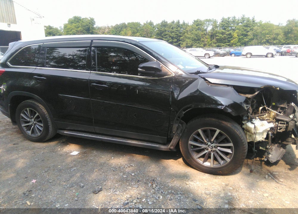 2019 TOYOTA HIGHLANDER XLE VIN: 5TDJZRFH3KS609952