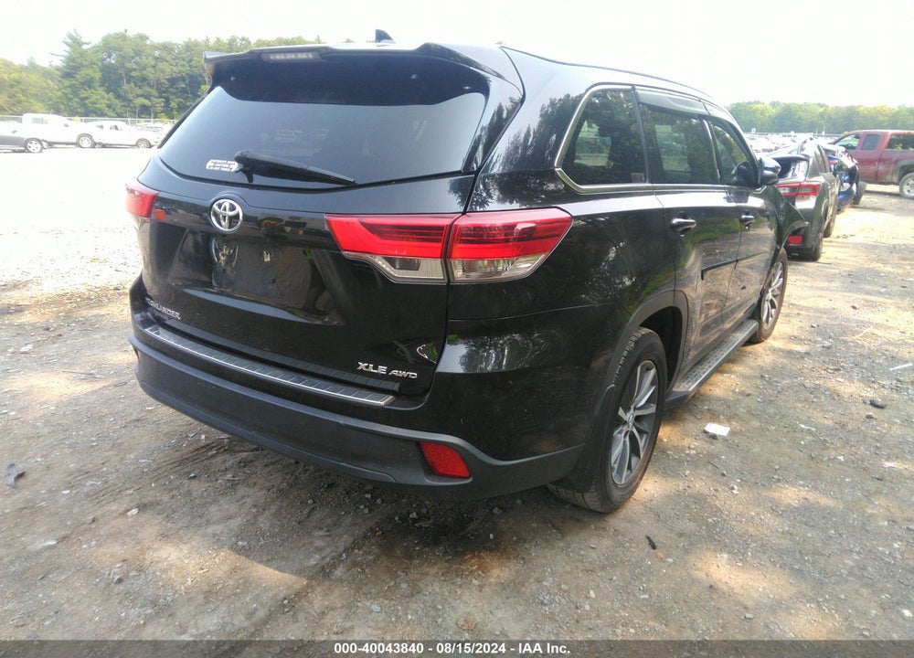 2019 TOYOTA HIGHLANDER XLE VIN: 5TDJZRFH3KS609952